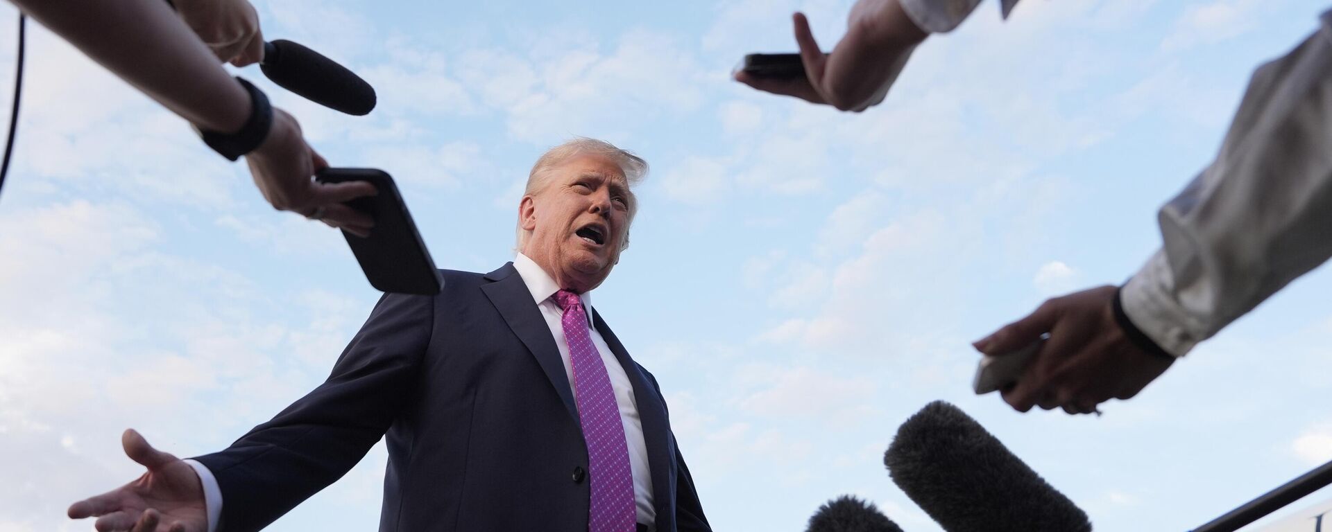 АКШнын президенти Дональд Трамп  - Sputnik Кыргызстан, 1920, 15.09.2025