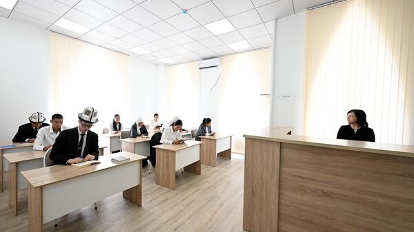 Студенты Исламской академии в Токмоке. Архивное видео - Sputnik Кыргызстан