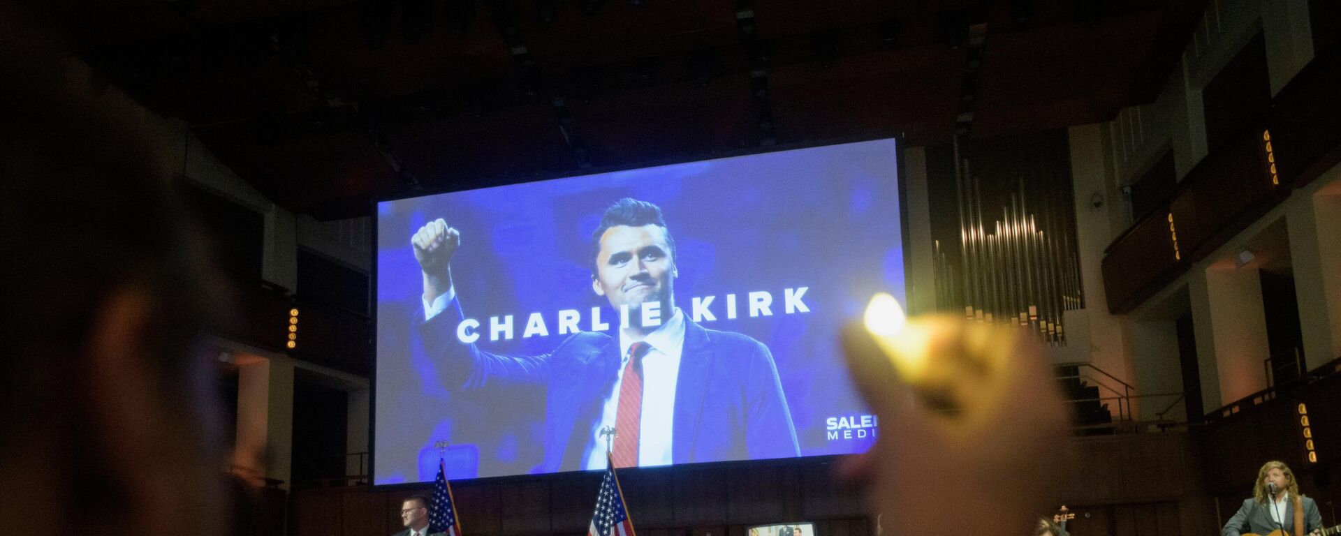 В США застрелили политика Чарли Кирка - Sputnik Кыргызстан, 1920, 16.09.2025