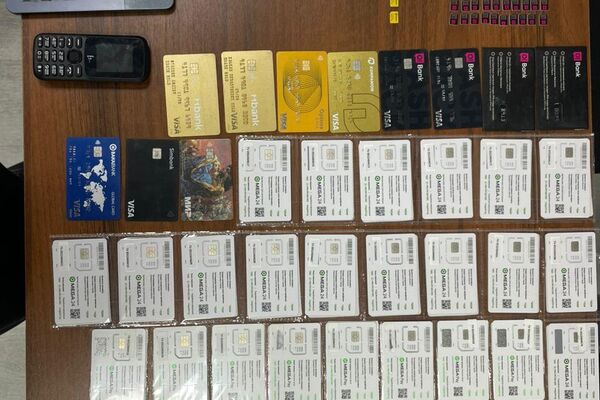Шектүүнүн жанынан Кыргызстандын уюлдук байланыш операторлоруна таандык 700 активдештирилген SIM-карта табылган - Sputnik Кыргызстан