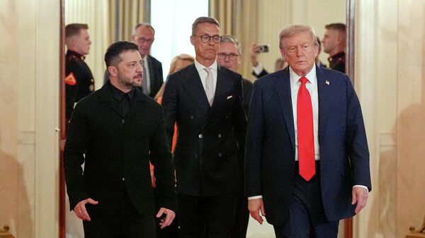 Владимир Зеленский и президент США Дональд Трамп. Архивное фото - Sputnik Кыргызстан