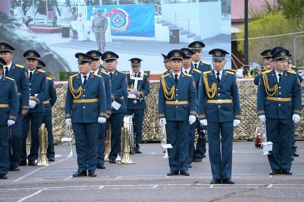 Машыгууларда армия авиациясынын бөлүктөрү, учкучсуз авиация, сооттолгон техника, аскердик катерлер колдонулуп жатат - Sputnik Кыргызстан