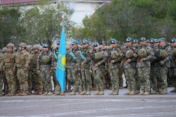 Ага Кыргызстан, Казакстан, Россия, Тажикстан жана ЖККУнун катчылыгынын жана Бириккен штабынын аскер кызматкерлери катышууда - Sputnik Кыргызстан