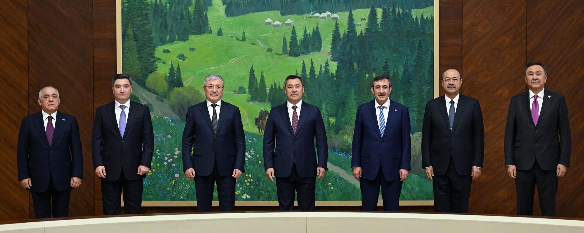 Садыр Жапаров ТМУга мүчө мамлекеттердин өкмөт башчыларын кабыл алды - Sputnik Кыргызстан, 1920, 18.09.2025