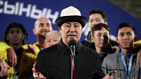 Президент Садыр Жапаров открыл футбольный стадион Манас в Кара-Суу - Sputnik Кыргызстан