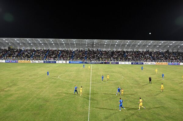 После церемонии открытия состоялся финальный матч Кубка Кр между командами &quot;Мурас Юнайтед&quot; и &quot;Дордой&quot;, на котором присутствовал президент - Sputnik Кыргызстан