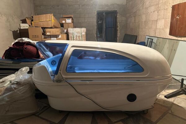 По данным ведомства, в 2023 году до официального создания учреждения &quot;Кыргызский центр спортивно-оздоровительной медицины&quot; замдиректора департамента и начальник финотдела госзакупок инициировали закупку медицинского оборудования на 30 миллионов сомов и привлекли для этого аффилированную компанию - Sputnik Кыргызстан