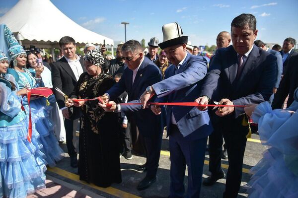 Бишкекте Мурманск жана Абакан көчөлөрүнүн ортосунда жайгашкан 2,48 гектар жердеги сейил бак менен Ж.Алыкулов атындагы ден соолукту чыңдоо комплексинин ачылыш аземи болуп өттү - Sputnik Кыргызстан