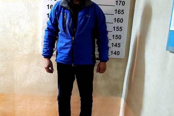 Маалыматта Жаратылыш ресурстары, экология жана техникалык көзөмөл министрлигинин аймактык башкармалыгында егерь болуп иштеген К.А. аттуу жаран Ак-Суу районунун Сырт өрөөнүндө мыйзамсыз аңчылык кылганы айтылган - Sputnik Кыргызстан