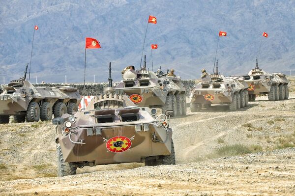 Перед гостями разыграли театрализованную боевую операцию - Sputnik Кыргызстан