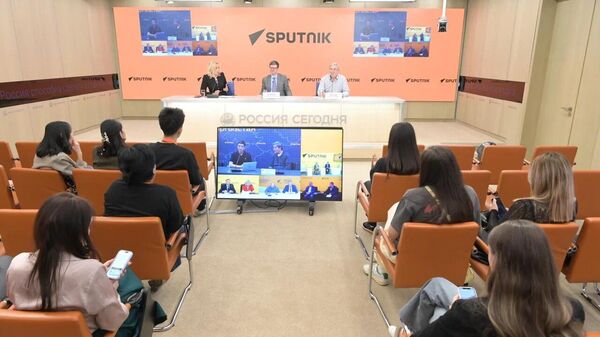 Третий сезон проекта SputnikPro на Зубовском Третий сезон проекта SputnikPro на Зубовском - Sputnik Кыргызстан