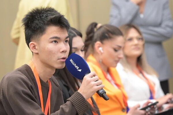 Участники прослушали 13 мастер-классов и лекций от ведущих сотрудников агентства по основным направлениям работы современных медиа - Sputnik Кыргызстан