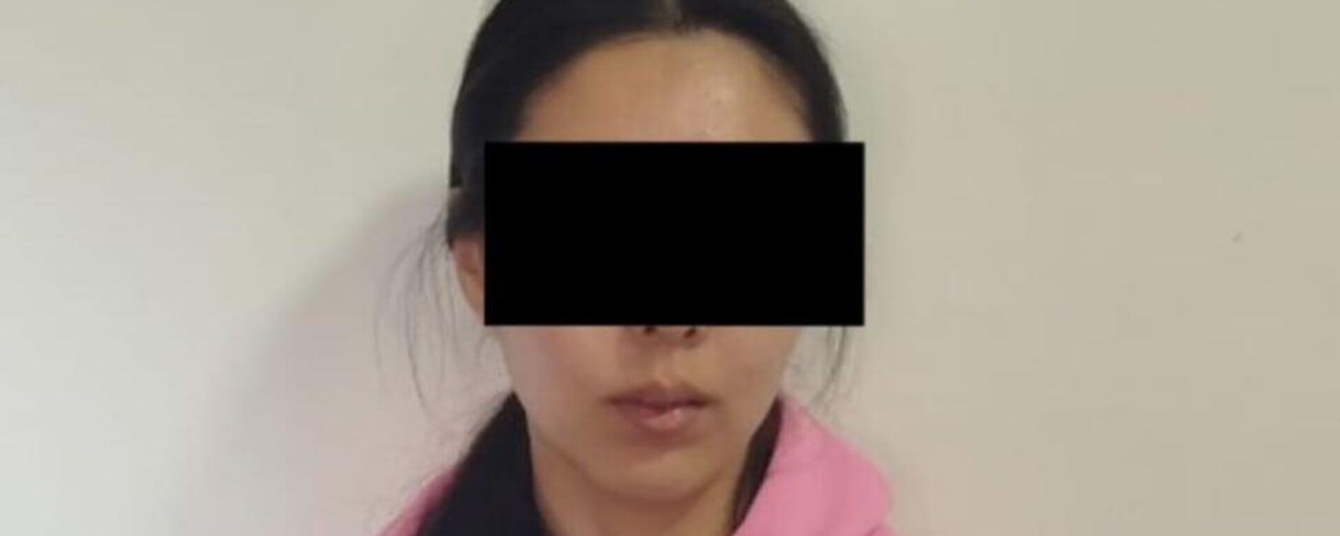 Бишкектеги автобуста боюнда бар келинди ичке тепти делген аял кармалды - Sputnik Кыргызстан, 1920, 20.09.2025