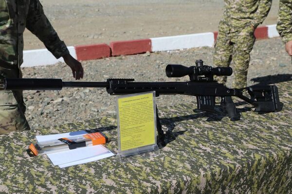 Ысык-Көлдө өтүп жаткан ЖККУнун “Рубеж-2025” машыгуусунда аскердик техника менен курал-жарактын жарманкеси - Sputnik Кыргызстан