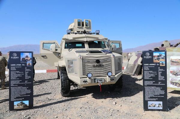 Ысык-Көлдө өтүп жаткан ЖККУнун “Рубеж-2025” машыгуусунда аскердик техника менен курал-жарактын жарманкеси - Sputnik Кыргызстан