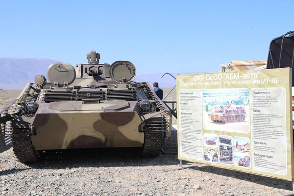 Ысык-Көлдө өтүп жаткан ЖККУнун “Рубеж-2025” машыгуусунда аскердик техника менен курал-жарактын жарманкеси  - Sputnik Кыргызстан