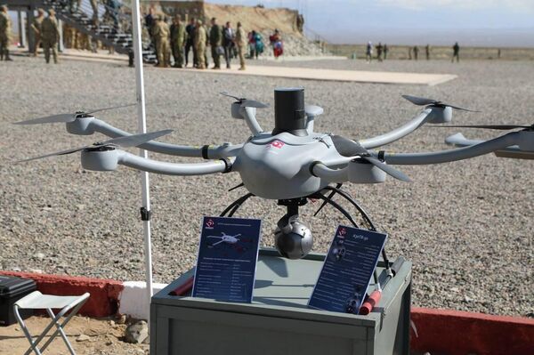 Ысык-Көлдө өтүп жаткан ЖККУнун “Рубеж-2025” машыгуусунда аскердик техника менен курал-жарактын жарманкеси - Sputnik Кыргызстан