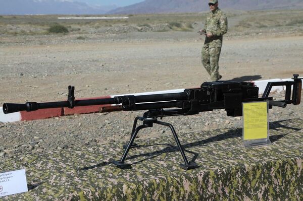 Ысык-Көлдө өтүп жаткан ЖККУнун “Рубеж-2025” машыгуусунда аскердик техника менен курал-жарактын жарманкеси - Sputnik Кыргызстан