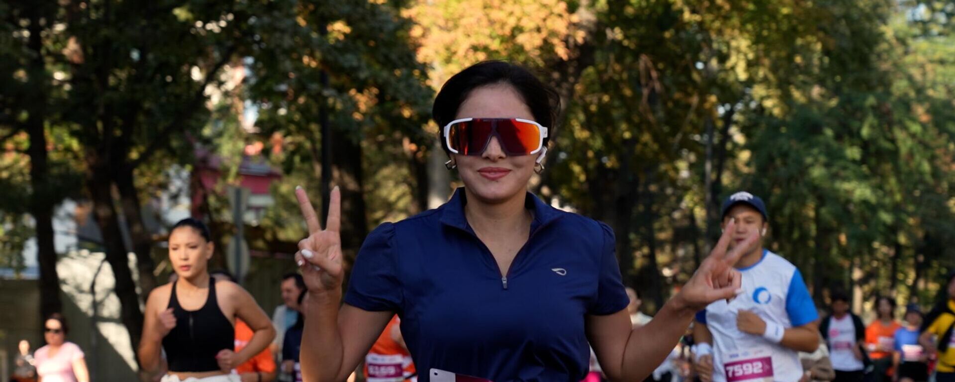 Как в Бишкеке прошел масштабный забег Snow Leopard Run — видео - Sputnik Кыргызстан, 1920, 21.09.2025