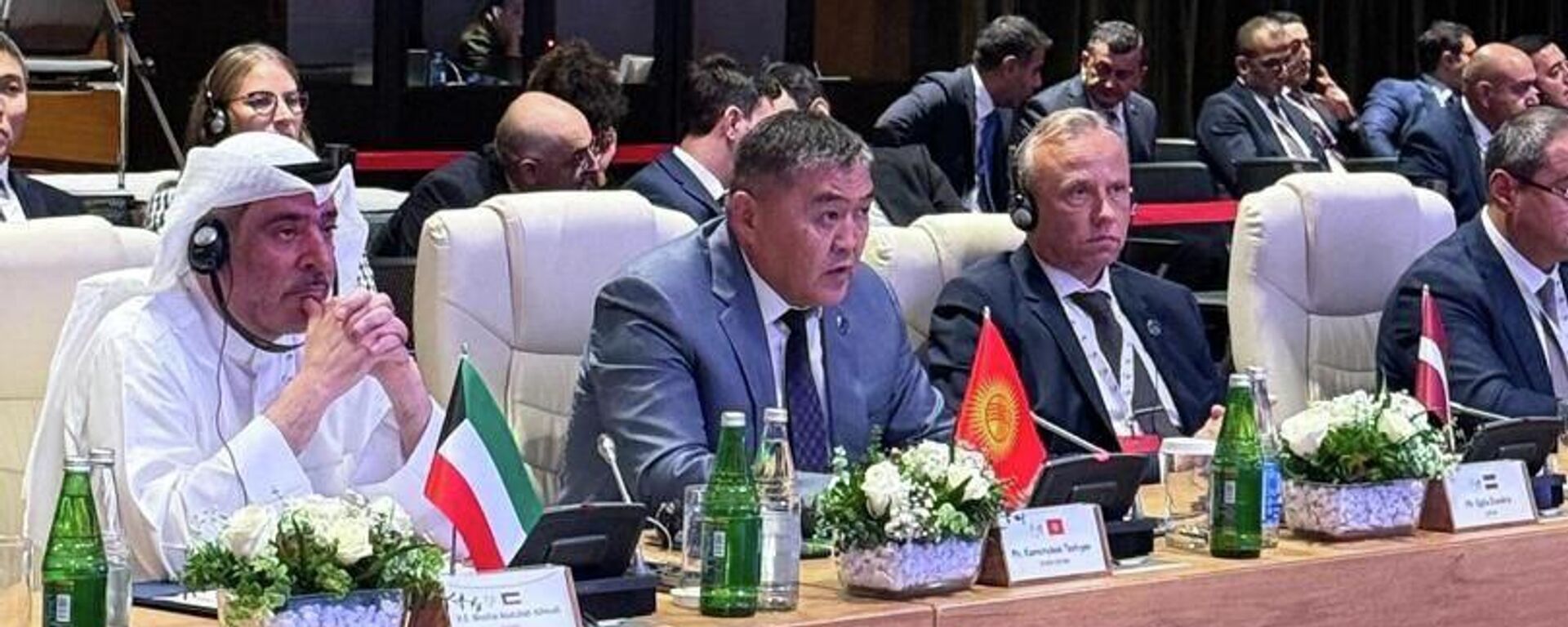 Ташиев в Баку рассказал, как решили вопрос границы с Таджикистаном - Sputnik Кыргызстан, 1920, 22.09.2025