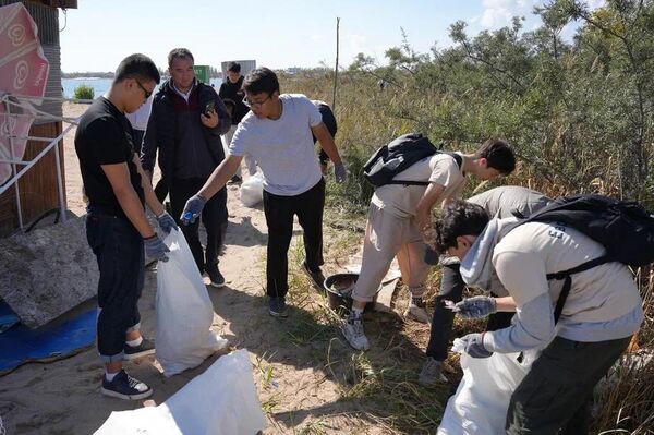 На Иссык-Куле прошел масштабный субботник - Sputnik Кыргызстан