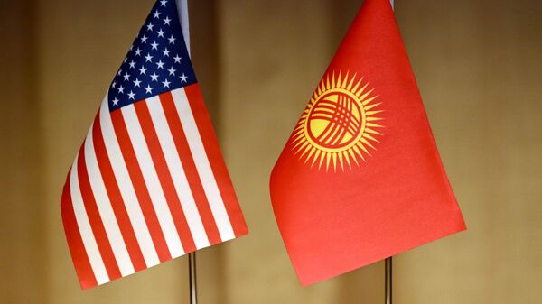 АКШ менен Кыргызстандын желеги - Sputnik Кыргызстан