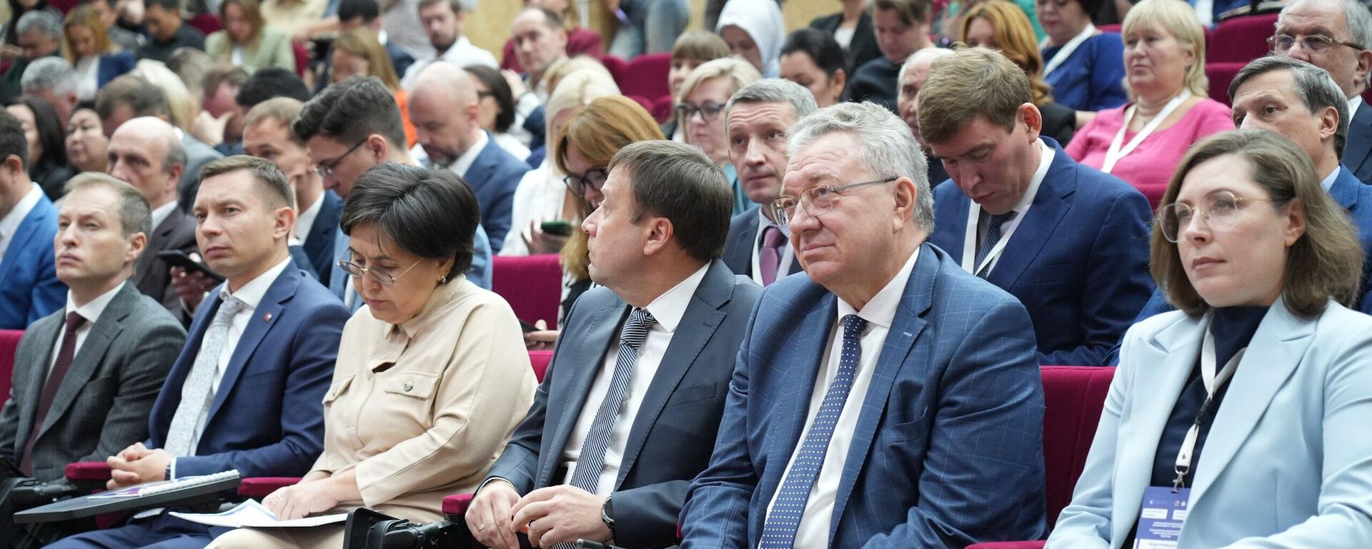 Ректор СПбПУ Андрей Рудской (второй справа) - Sputnik Кыргызстан, 1920, 23.09.2025