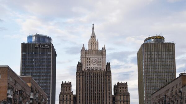 Здание Министерства иностранных дел РФ (в центре) в Москве - Sputnik Кыргызстан