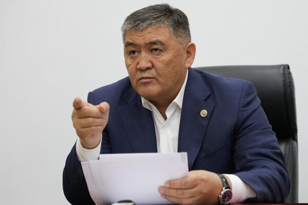 На совещании с участием главы ГКНБ Камчыбека Ташиева сегодня сотрудники госкомитета задержали 24 человека — руководителей и представителей министерств и ведомств - Sputnik Кыргызстан