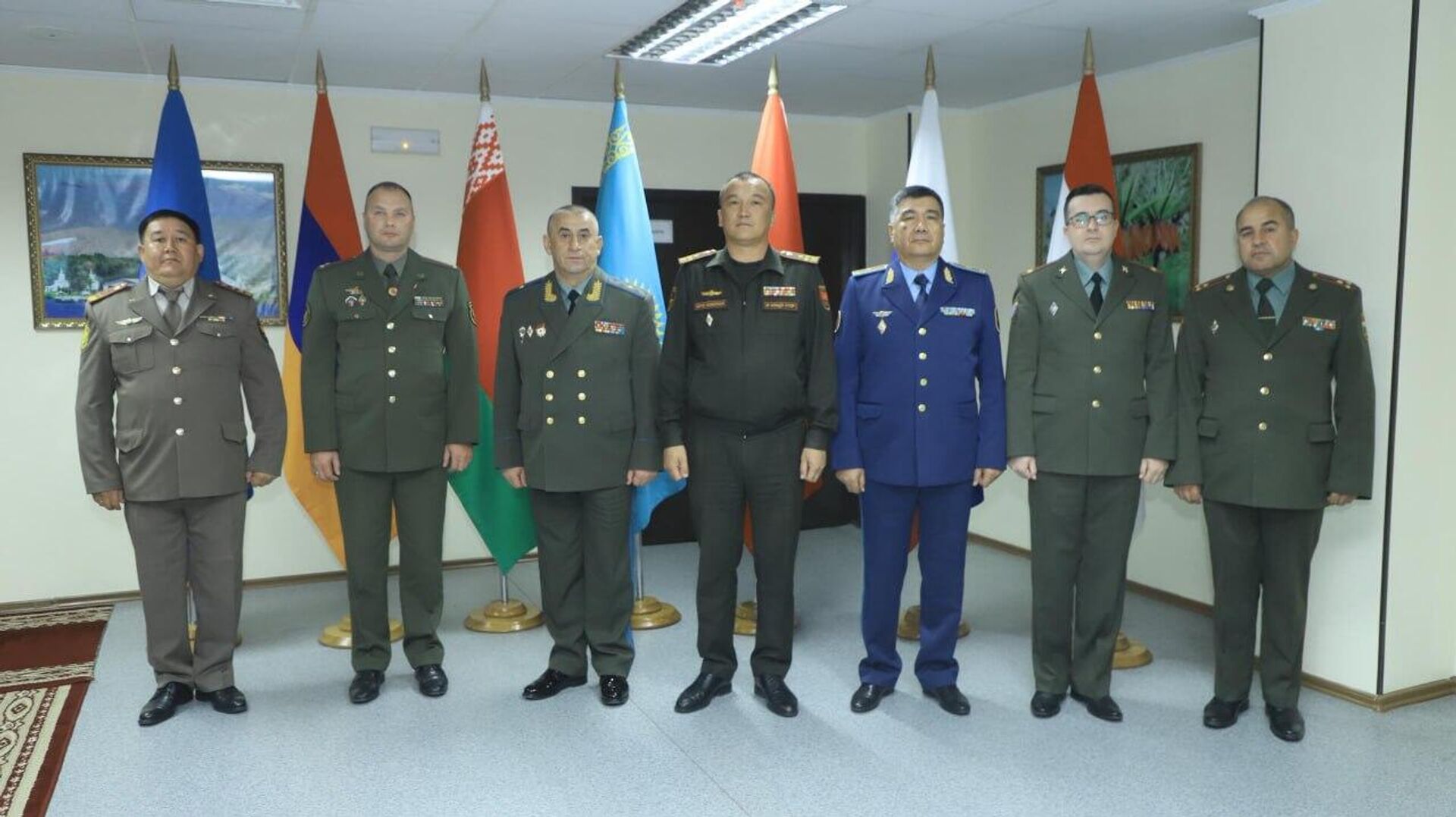 Встреча сотрудников органов стран ОДКБ, работающие с ЦКР в Бишкеке - Sputnik Кыргызстан, 1920, 24.09.2025