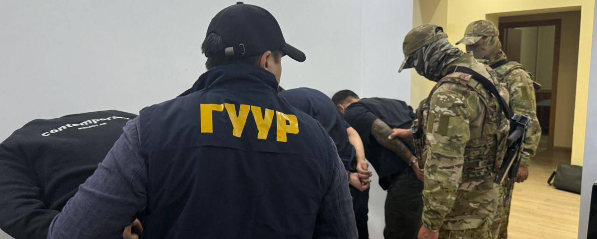 Кыргызстанда кылмыштуу Call-борбор аныкталып, чет жактагыларды алдагандар кармалды - Sputnik Кыргызстан, 1920, 24.09.2025