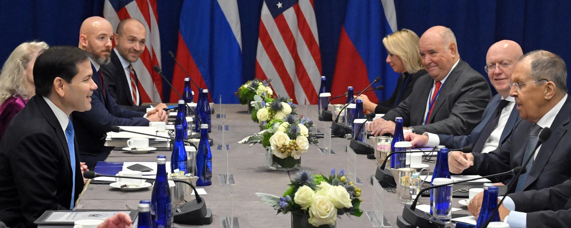 Глава МИД России Сергей Лавров обсудил урегулирование конфликта на Украине с госсекретарем США Марко Рубио в Нью-Йорке - Sputnik Кыргызстан, 1920, 25.09.2025