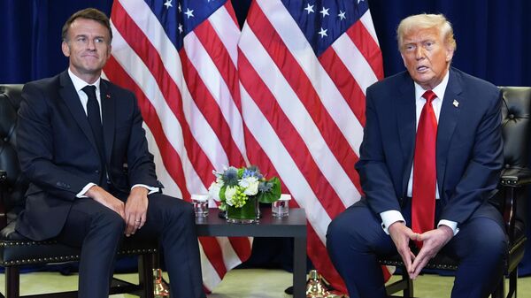 Президент Дональд Трамп Франциянын президенти Эммануэль Макрон менен жолугушту - Sputnik Кыргызстан