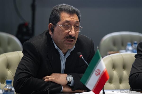 Жыйынга Ирандын өнөр жай, кен жана соода министри Мохаммад Атабак, ошондой эле ЕЭКтин бажы кызматташтыгы боюнча министри Руслан Давыдов катышты - Sputnik Кыргызстан