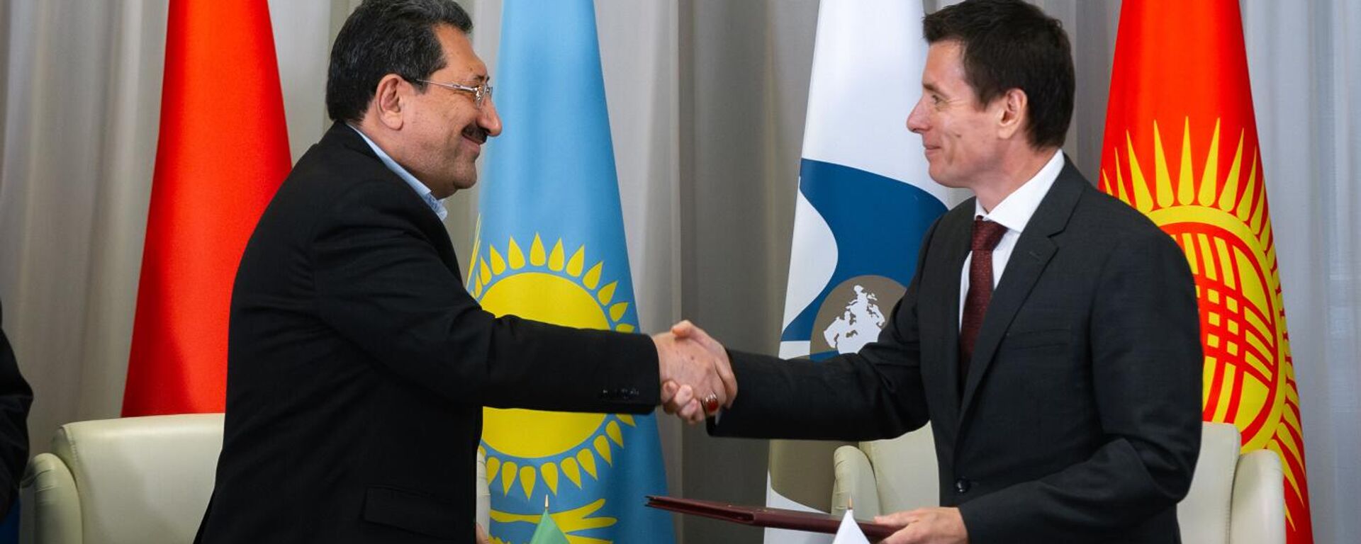 Заседание совместного комитета по реализации соглашения о свободной торговле между ЕАЭС и Ираном Заседание совместного комитета по реализации соглашения о свободной торговле между ЕАЭС и Ираном - Sputnik Кыргызстан, 1920, 25.09.2025