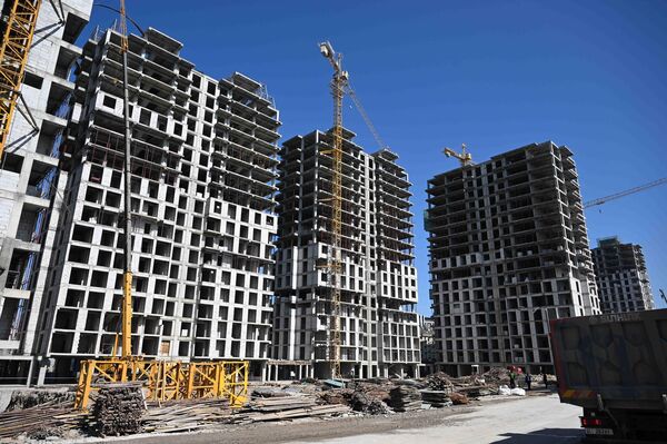 Маалыматка караганда, борбор калаанын түштүгүндө жайгашкан &quot;Ынтымак&quot; комплексинде 18 жана 24 кабаттан турган 48 көп кабаттуу үй салынат - Sputnik Кыргызстан