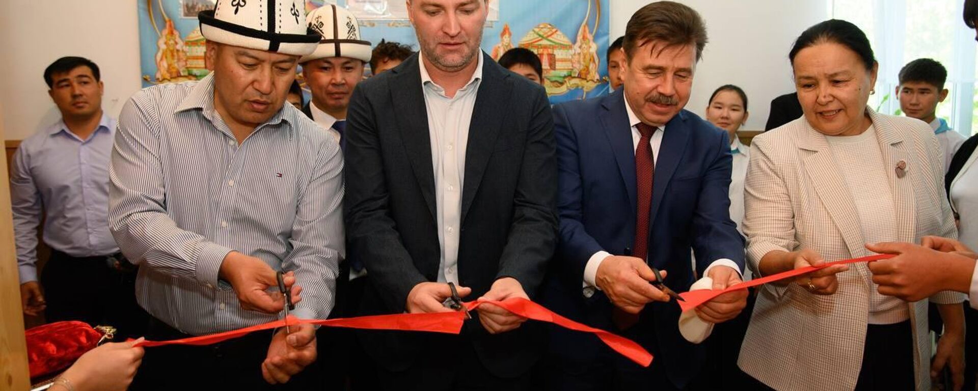 Россия элчиси Токмокко барып мэр менен бир катар долбоорлорду талкуулады - Sputnik Кыргызстан, 1920, 26.09.2025