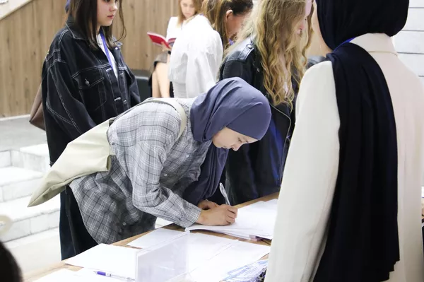 В Кыргызско-Российском Славянском университете стартовал международный форум "Билингвальное образование сегодня: глобальные вызовы и эффективные практики" В Кыргызско-Российском Славянском университете стартовал международный форум "Билингвальное образование сегодня: глобальные вызовы и эффективные практики" - Sputnik Кыргызстан