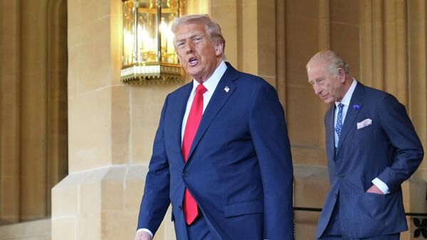 Президент США Дональд Трамп покидает Виндзорский замок после прощания с королём Великобритании Карлом III в Виндзоре - Sputnik Кыргызстан