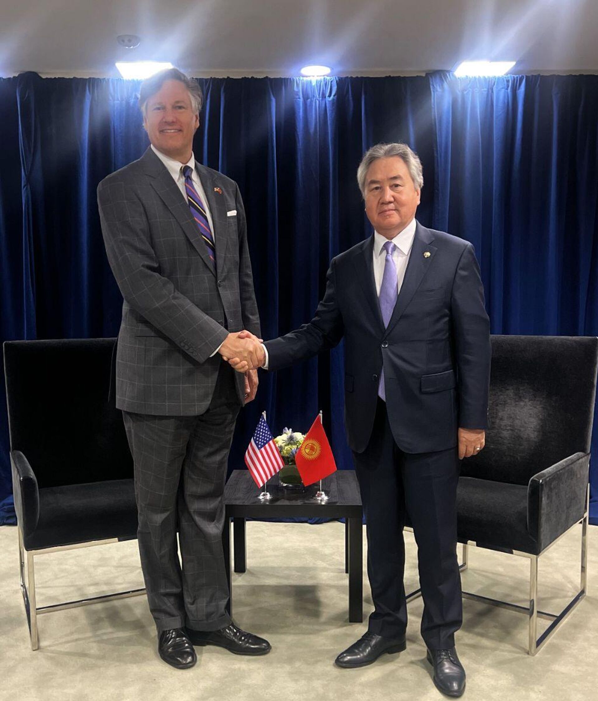 Глава МИД КР встретился с заместителем госсекретаря США - Sputnik Кыргызстан, 1920, 29.09.2025