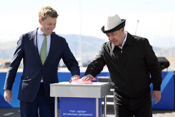 Президент Садыр Жапаров открыл дорогу Тюп — Кеген в Иссык-Кульской области - Sputnik Кыргызстан