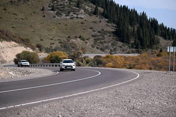 Президент добавил, что теперь не только иностранные туристы, но и наши соотечественники со всех уголков страны смогут посетить знаменитое урочище Каркыра, воспетое в эпосе &quot;Манас&quot; - Sputnik Кыргызстан