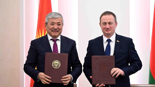 МинКаб Төрагасы Адылбек Касымалиевдин Беларусь Республикасына болгон расмий сапарынын жыйынтыгында бир катар эл аралык документтерге кол коюлду - Sputnik Кыргызстан