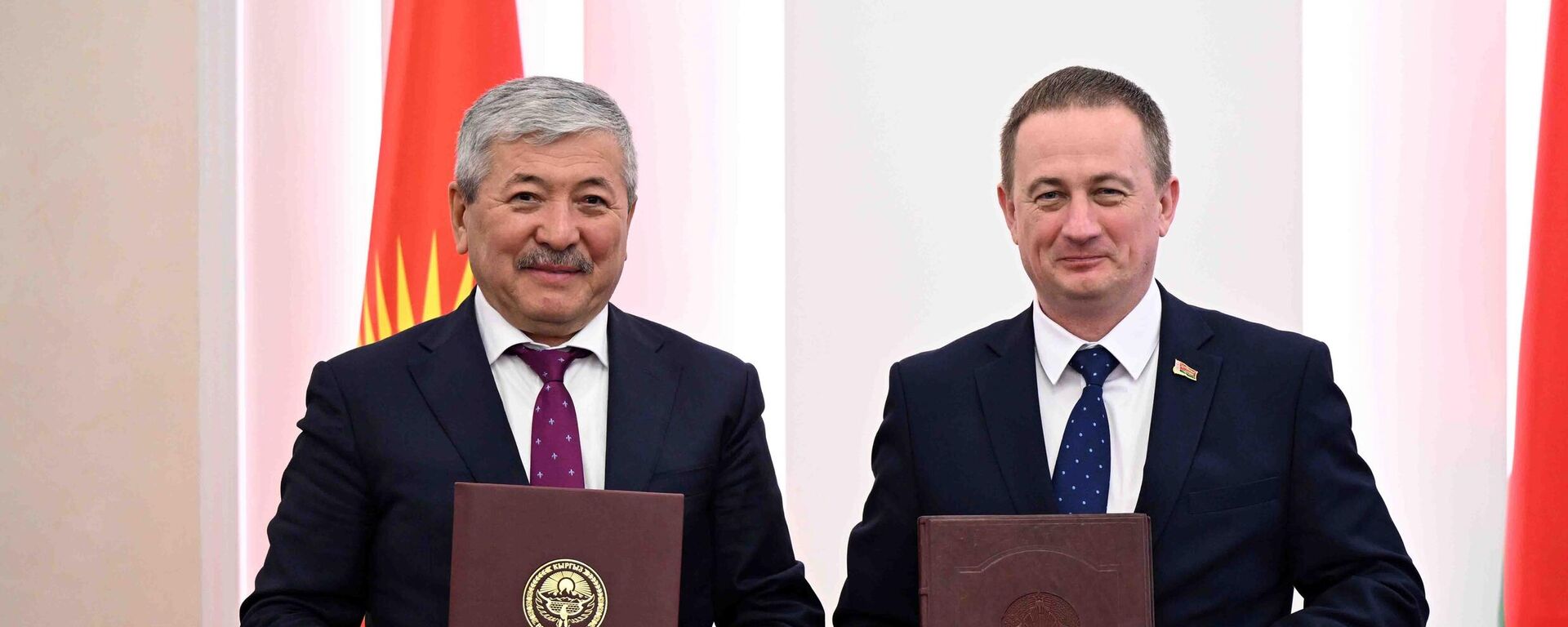 МинКаб Төрагасы Адылбек Касымалиевдин Беларусь Республикасына болгон расмий сапарынын жыйынтыгында бир катар эл аралык документтерге кол коюлду - Sputnik Кыргызстан, 1920, 29.09.2025