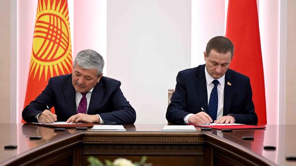 Касымалиевдин Беларуска сапарынын жыйынтыгында кол коюлган документтер - Sputnik Кыргызстан