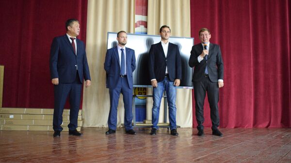 Русская гуманитарная миссия и РЖД передали оборудование лицею в Бишкеке - Sputnik Кыргызстан