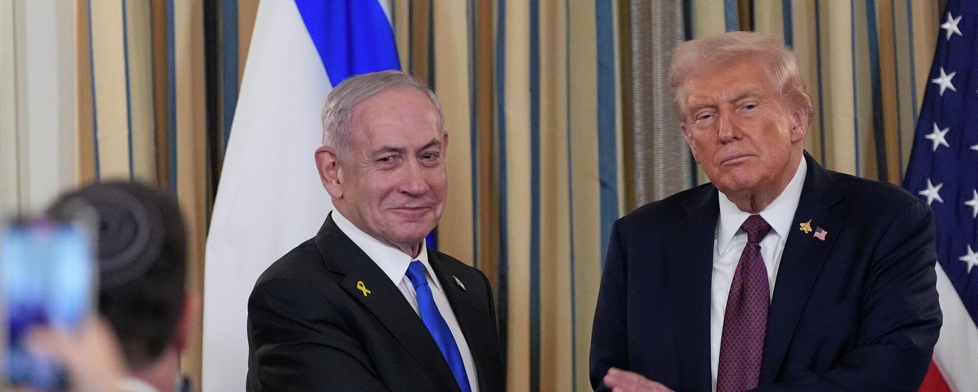 Встреча президента США  Дональда Трампа с премьер-министром Израиля Биньямином Нетаньяху - Sputnik Кыргызстан, 1920, 30.09.2025