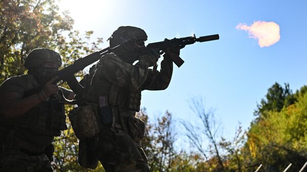 Военнослужащие батальона имени Максима Кривоноса во время военной подготовки в зоне СВО - Sputnik Кыргызстан