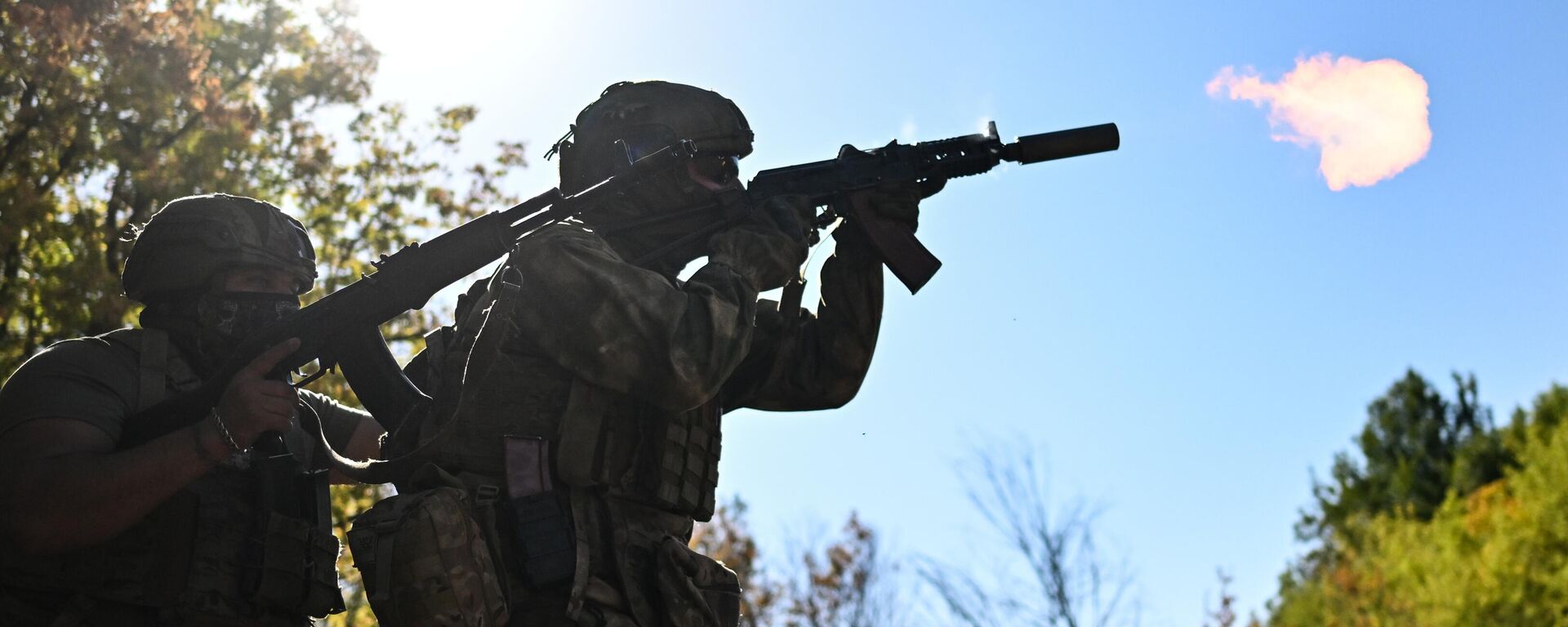 Военнослужащие батальона имени Максима Кривоноса во время военной подготовки в зоне СВО - Sputnik Кыргызстан, 1920, 30.09.2025