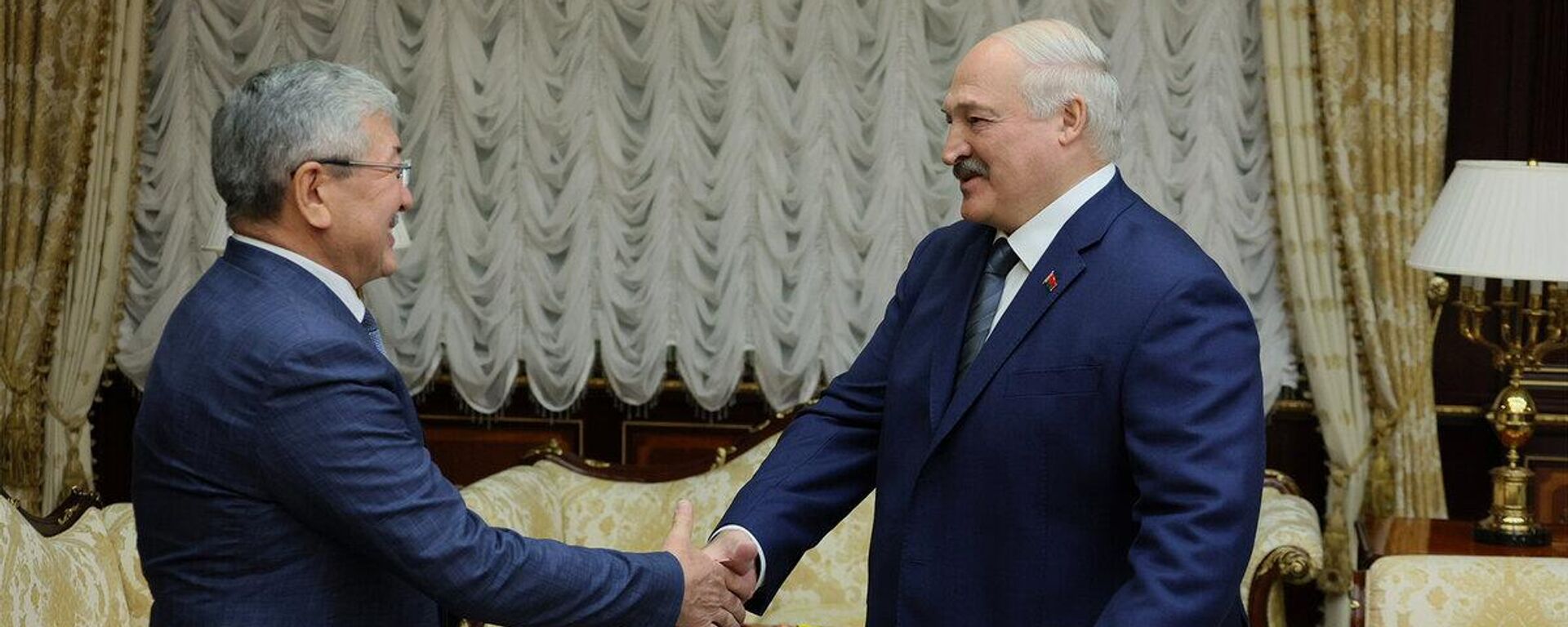 Встреча президента Беларуси Александра Лукашенко с председателем кабмина Адылбеком Касымалиевым - Sputnik Кыргызстан, 1920, 30.09.2025